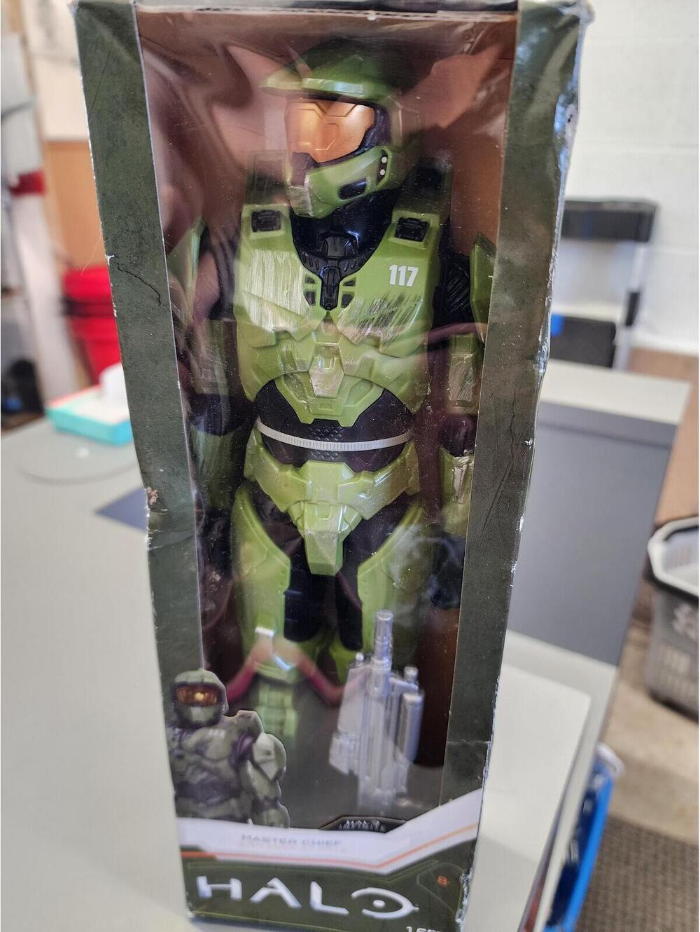 Halo Infinite Master Chief Action Figure with Assault Rifle - Picture 6 of 6